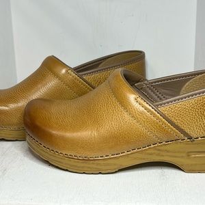 Dansko Professional Clog size 40 Honey Distressed